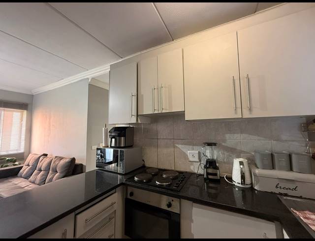 2 BEDROOM APARTMENT FOR SALE IN KEMPTON PARK CENTRAL